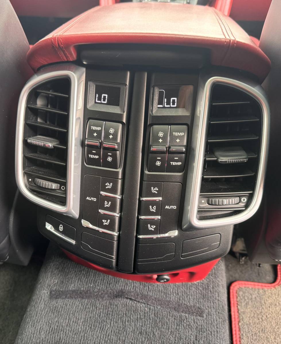 Porsche Cayenne Porsche Cayenne 3.6 GTS / Luchtvering / Pano / INRUIL MOGELIJK /