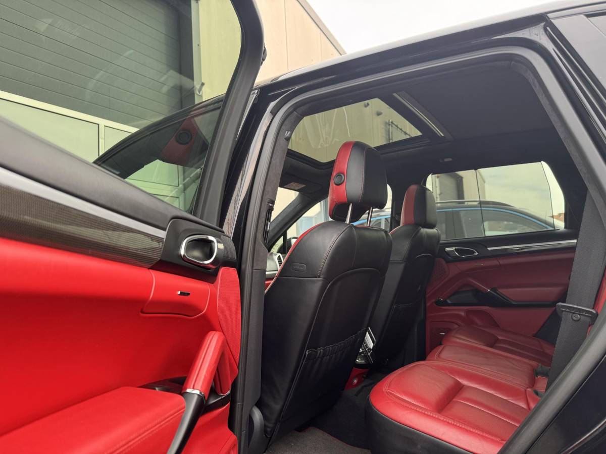 Porsche Cayenne Porsche Cayenne 3.6 GTS / Luchtvering / Pano / INRUIL MOGELIJK /