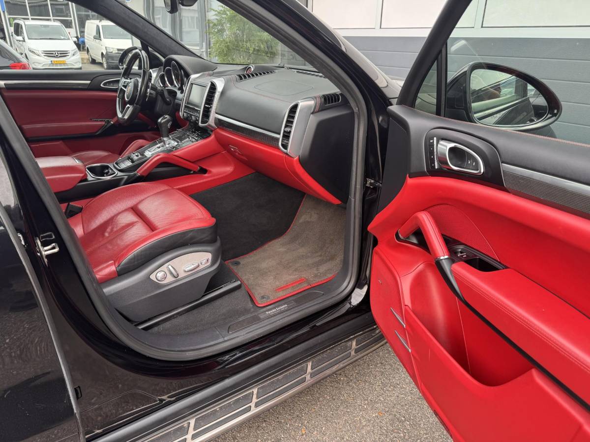 Porsche Cayenne Porsche Cayenne 3.6 GTS / Luchtvering / Pano / INRUIL MOGELIJK /