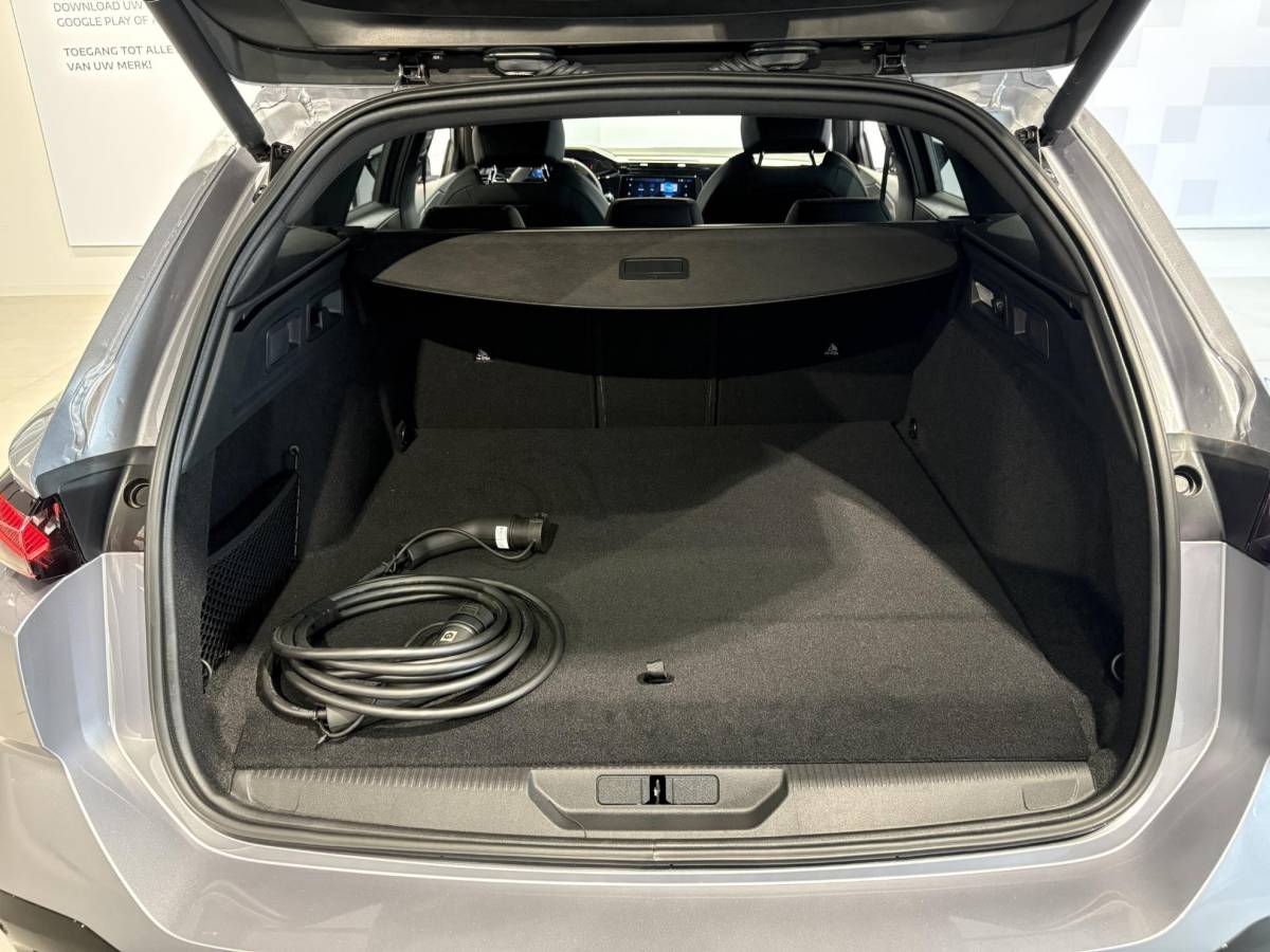 Peugeot 308 Peugeot 308 SW 1.6 Plug-in Hybrid 195 GT Leverbaar per november