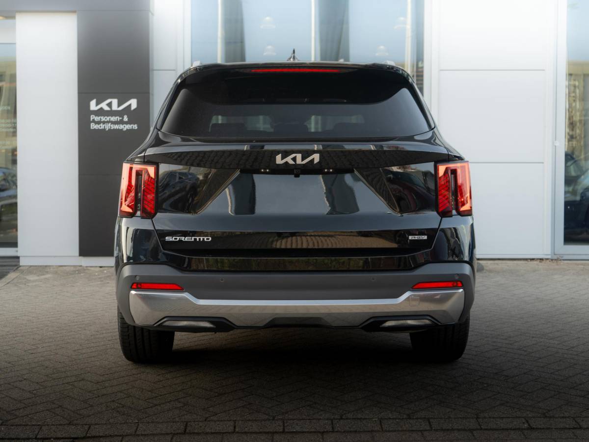 Kia Sorento Kia Sorento 1.6 T-GDi Plug-in Hybrid 4WD DynamicPlusLine 7p | Actieprijs* | Bose | Schuifkanteldak | ZOMERDEAL | Navi. | Clima. | Adapt. Cruise. | Dodehoekassistentie | Panodak | Stoel&Stuur Verwarming