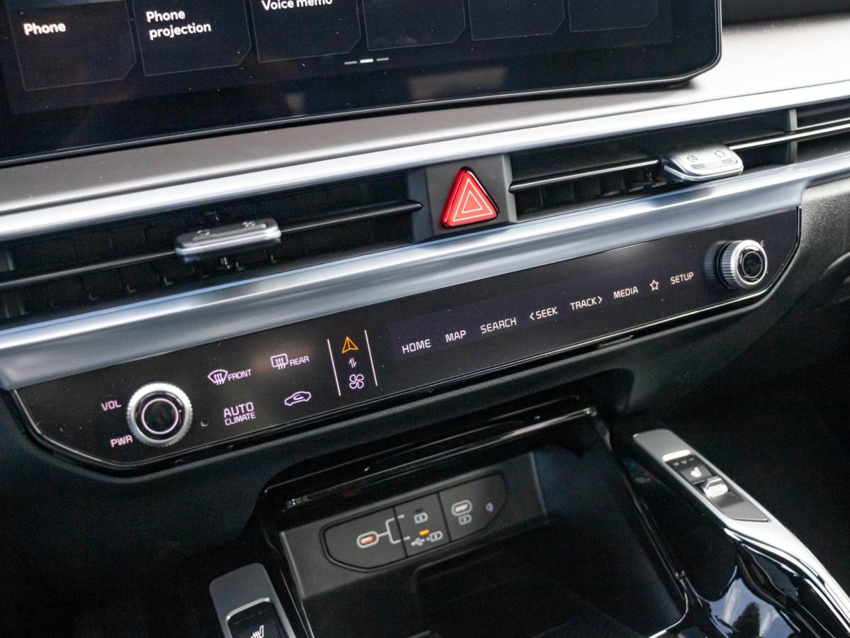 Kia Sorento Kia Sorento 1.6 T-GDi Plug-in Hybrid 4WD DynamicPlusLine 7p | Actieprijs* | Bose | Schuifkanteldak | ZOMERDEAL | Navi. | Clima. | Adapt. Cruise. | Dodehoekassistentie | Panodak | Stoel&Stuur Verwarming