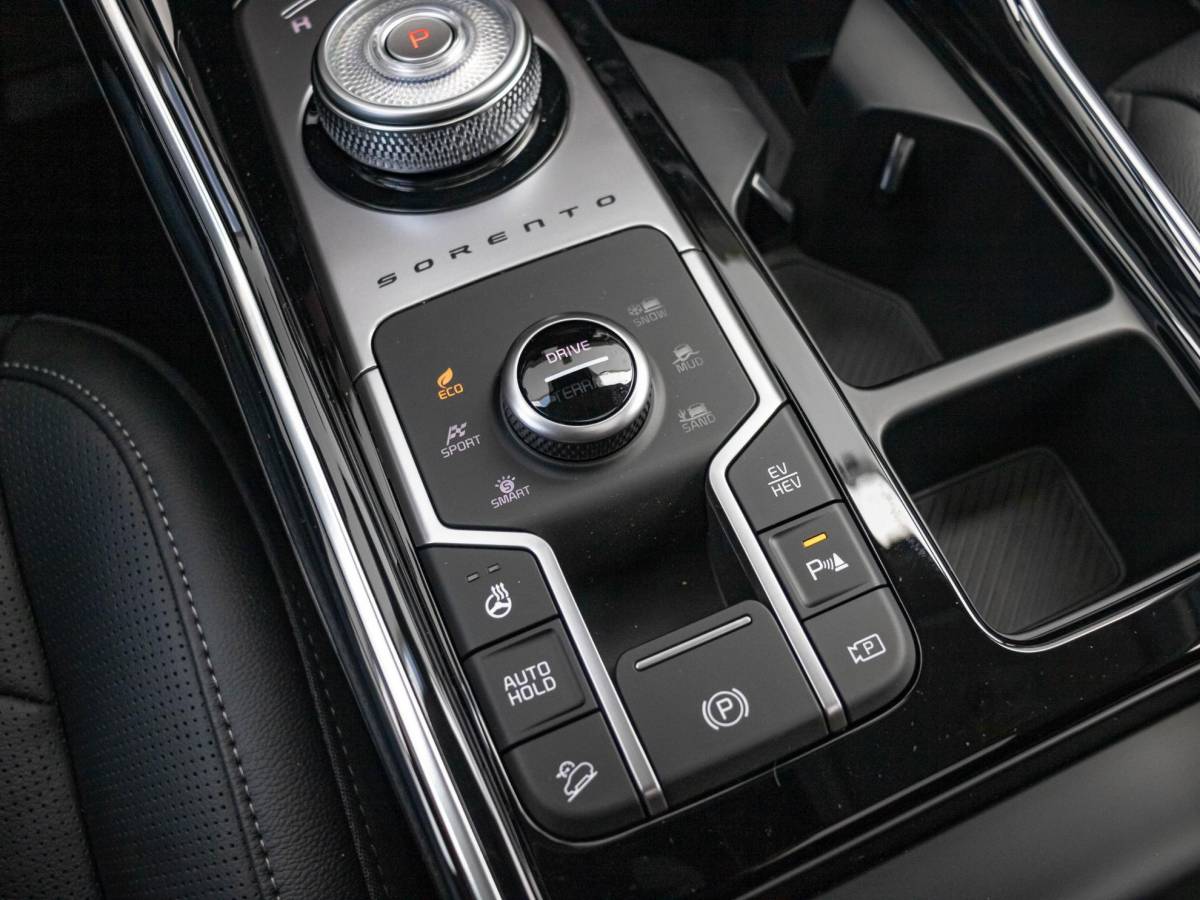 Kia Sorento Kia Sorento 1.6 T-GDi Plug-in Hybrid 4WD DynamicPlusLine 7p | Actieprijs* | Bose | Schuifkanteldak | ZOMERDEAL | Navi. | Clima. | Adapt. Cruise. | Dodehoekassistentie | Panodak | Stoel&Stuur Verwarming