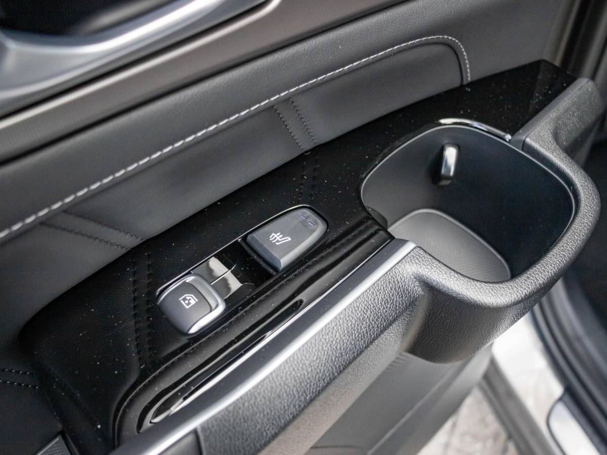 Kia Sorento Kia Sorento 1.6 T-GDi Plug-in Hybrid 4WD DynamicPlusLine 7p | Actieprijs* | Bose | Schuifkanteldak | ZOMERDEAL | Navi. | Clima. | Adapt. Cruise. | Dodehoekassistentie | Panodak | Stoel&Stuur Verwarming