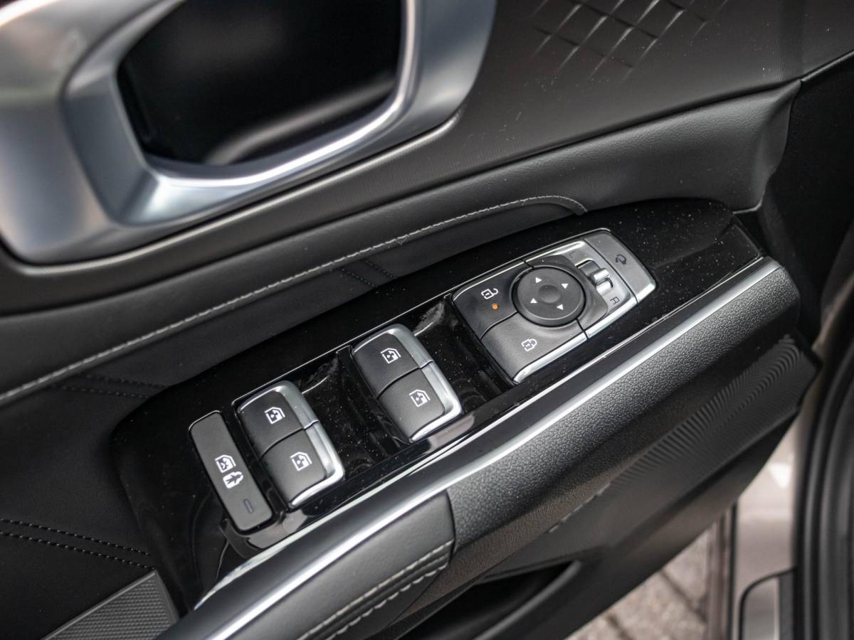 Kia Sorento Kia Sorento 1.6 T-GDi Plug-in Hybrid 4WD DynamicPlusLine 7p | Actieprijs* | Bose | Schuifkanteldak | ZOMERDEAL | Navi. | Clima. | Adapt. Cruise. | Dodehoekassistentie | Panodak | Stoel&Stuur Verwarming