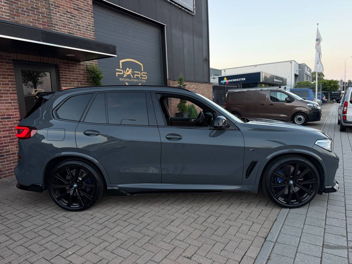 BMW X5 BMW X5 XDrive45e High Executive + M Performance Dravitgrau Laserlight Sky Lounge Panoramadak Body kit Bom Volle!!