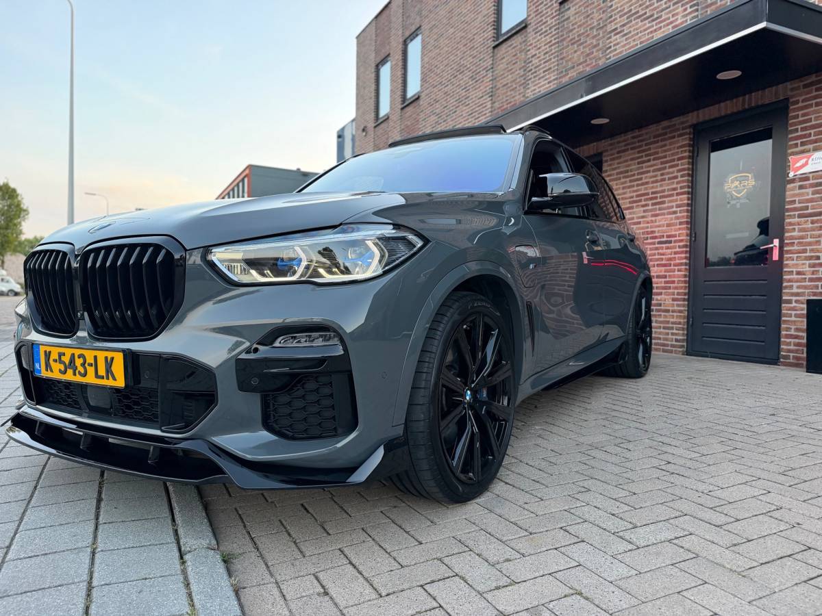 BMW X5 BMW X5 XDrive45e High Executive + M Performance Dravitgrau Laserlight Sky Lounge Panoramadak Body kit Bom Volle!!
