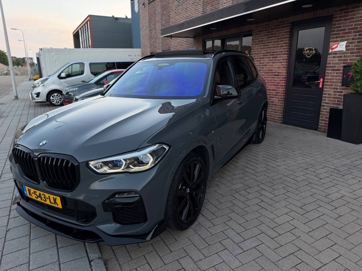 BMW X5 BMW X5 XDrive45e High Executive + M Performance Dravitgrau Laserlight Sky Lounge Panoramadak Body kit Bom Volle!!