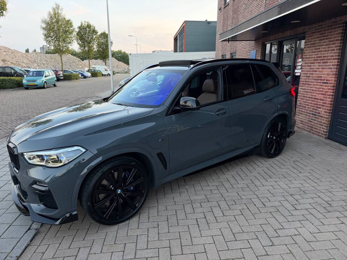 BMW X5 BMW X5 XDrive45e High Executive + M Performance Dravitgrau Laserlight Sky Lounge Panoramadak Body kit Bom Volle!!