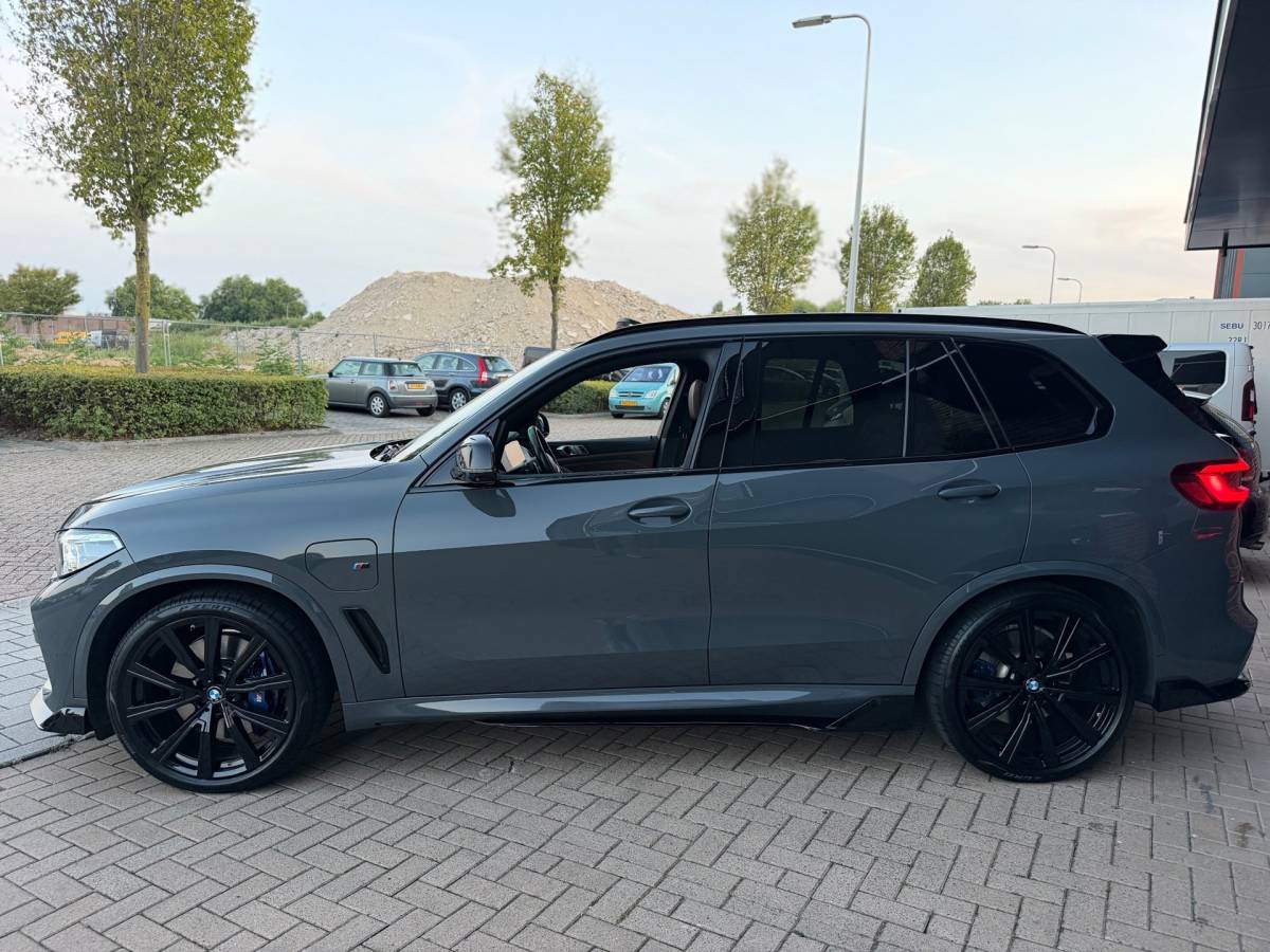 BMW X5 BMW X5 XDrive45e High Executive + M Performance Dravitgrau Laserlight Sky Lounge Panoramadak Body kit Bom Volle!!