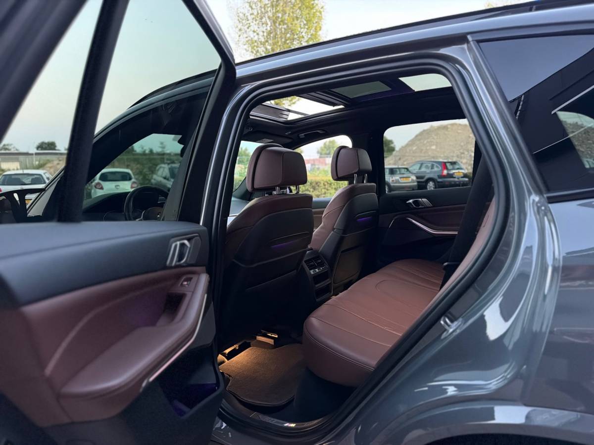 BMW X5 BMW X5 XDrive45e High Executive + M Performance Dravitgrau Laserlight Sky Lounge Panoramadak Body kit Bom Volle!!