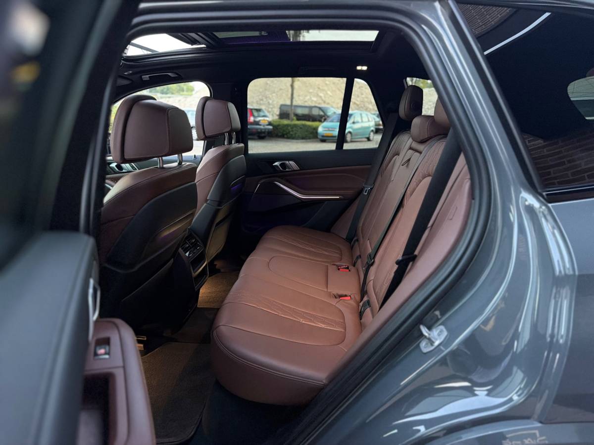 BMW X5 BMW X5 XDrive45e High Executive + M Performance Dravitgrau Laserlight Sky Lounge Panoramadak Body kit Bom Volle!!