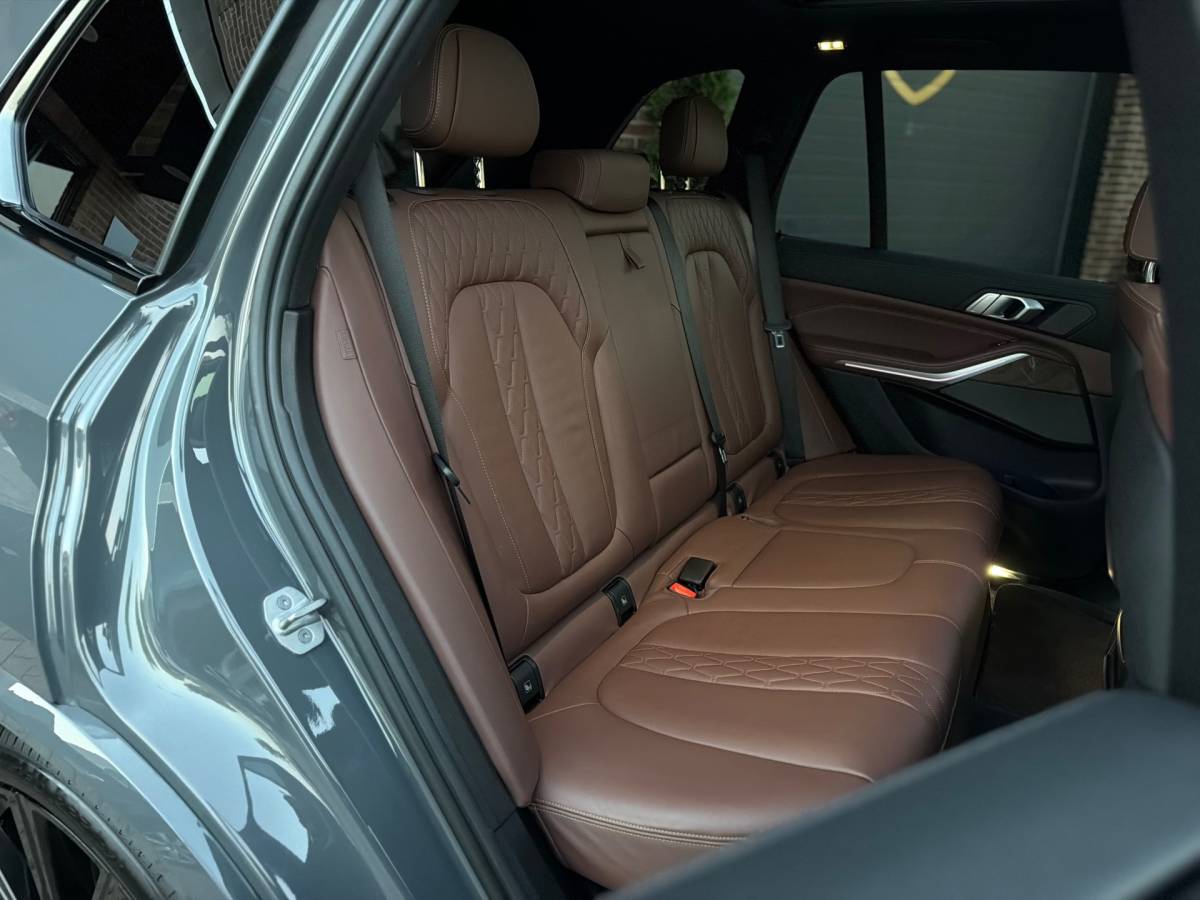 BMW X5 BMW X5 XDrive45e High Executive + M Performance Dravitgrau Laserlight Sky Lounge Panoramadak Body kit Bom Volle!!