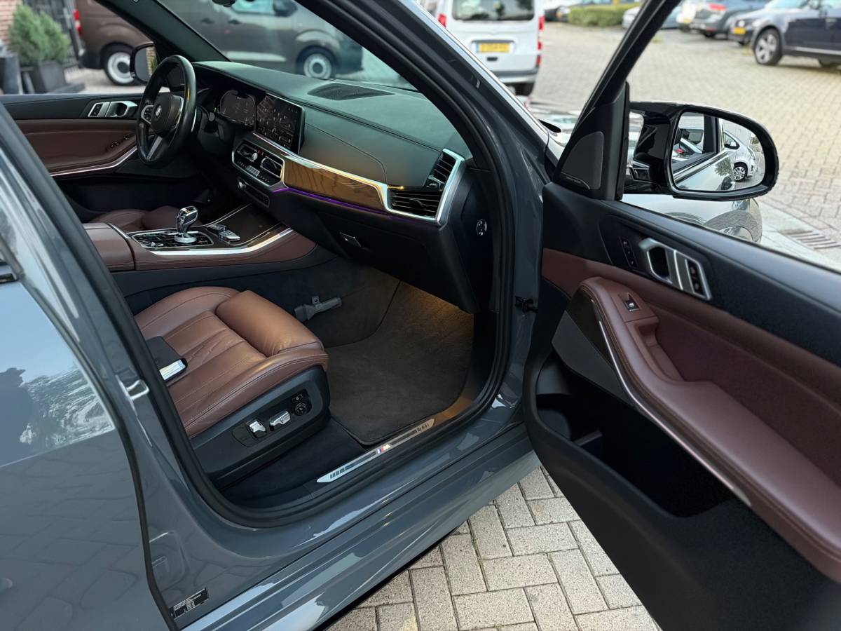 BMW X5 BMW X5 XDrive45e High Executive + M Performance Dravitgrau Laserlight Sky Lounge Panoramadak Body kit Bom Volle!!