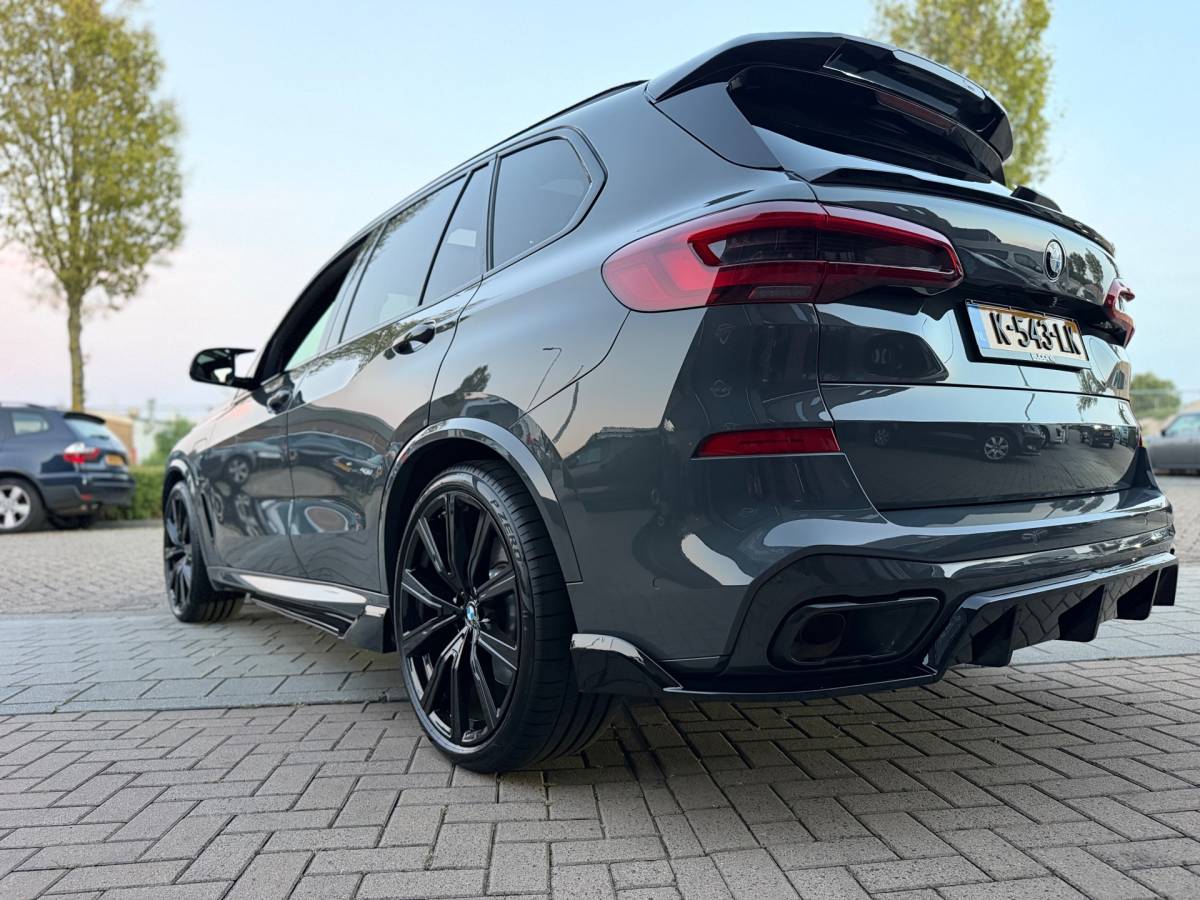 BMW X5 BMW X5 XDrive45e High Executive + M Performance Dravitgrau Laserlight Sky Lounge Panoramadak Body kit Bom Volle!!