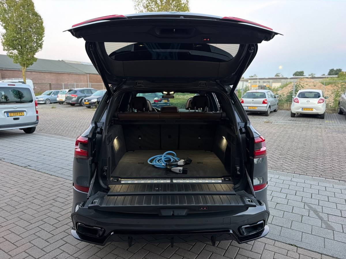 BMW X5 BMW X5 XDrive45e High Executive + M Performance Dravitgrau Laserlight Sky Lounge Panoramadak Body kit Bom Volle!!
