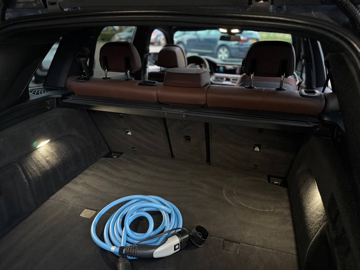 BMW X5 BMW X5 XDrive45e High Executive + M Performance Dravitgrau Laserlight Sky Lounge Panoramadak Body kit Bom Volle!!