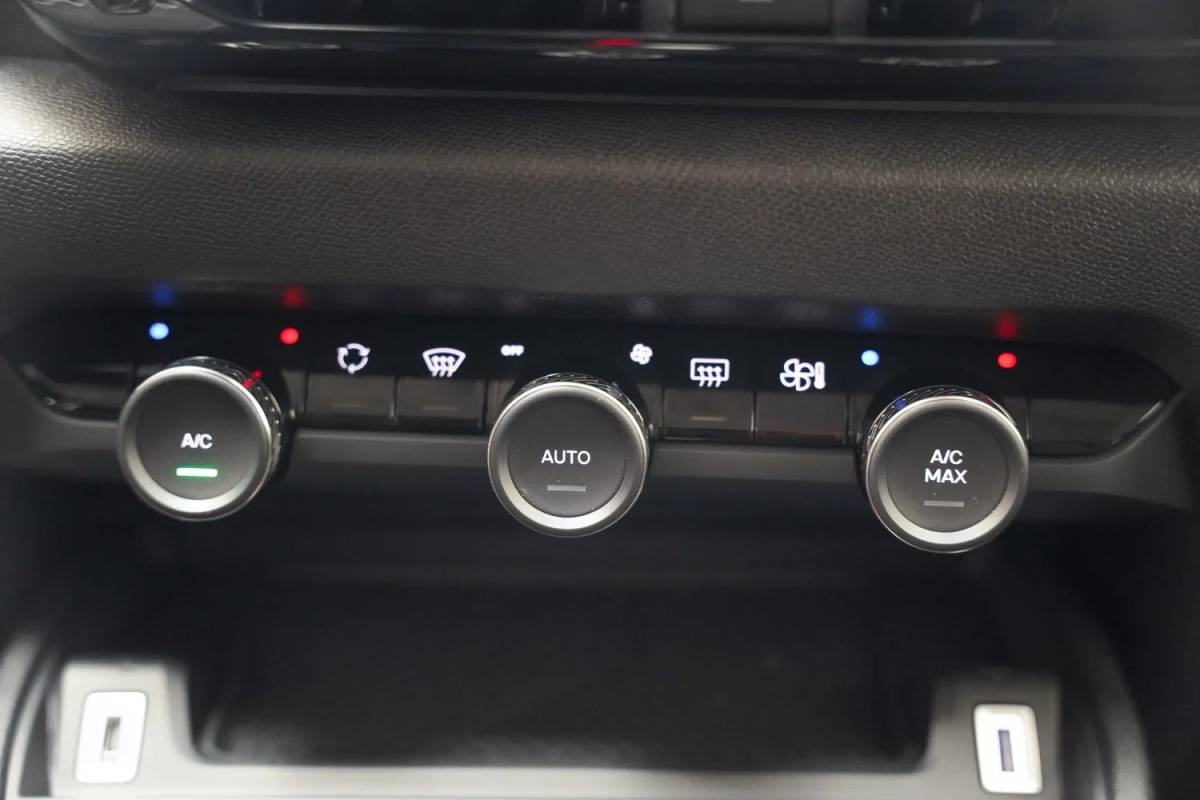 Citroën ë-C4 Citroen e-C4 You 50kWh 3-fase [ LED Navi Apple / android Camera Climate ]