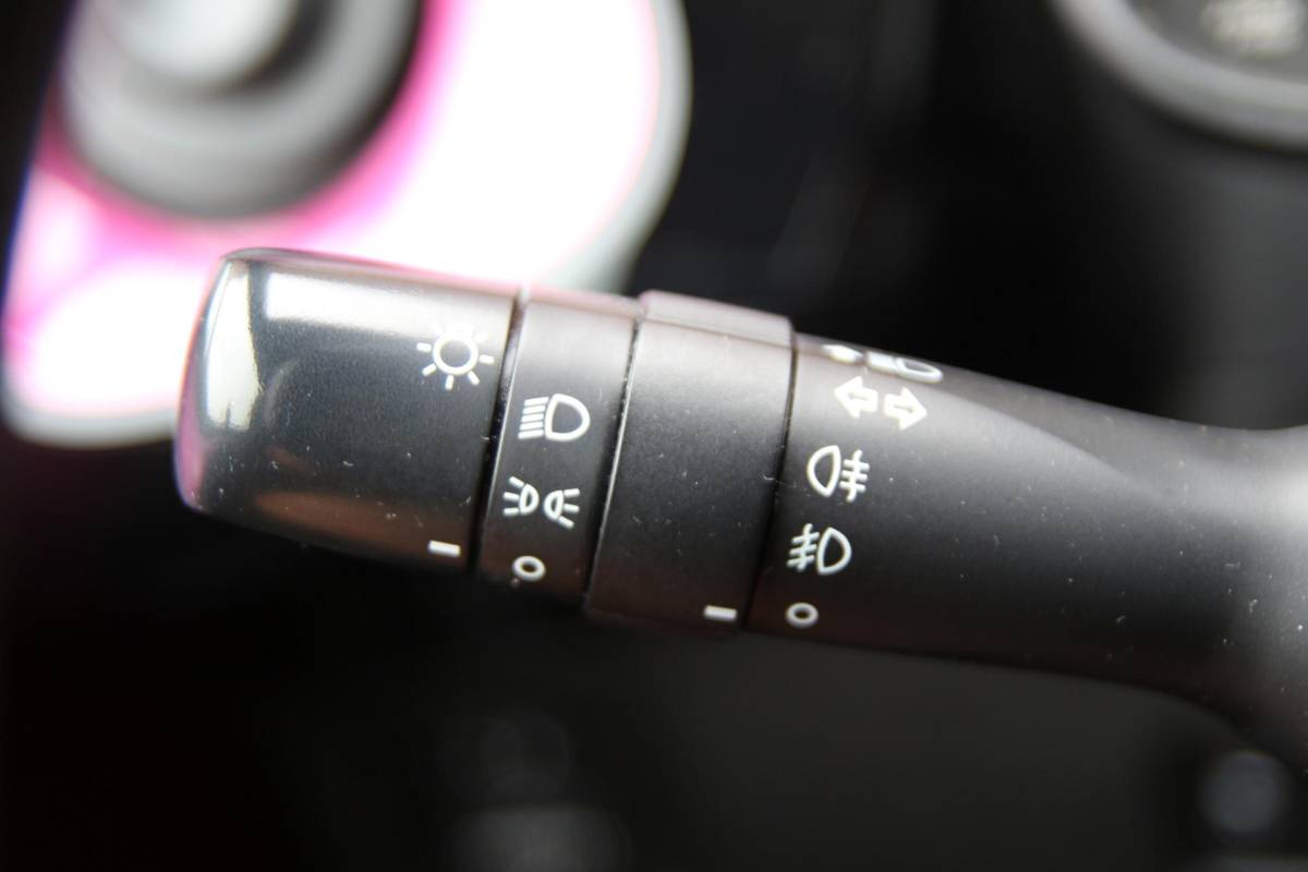 Toyota Aygo Toyota Aygo 1.0 VVT-i 73pk x-clusiv UNIEK! | NL-auto | Unieke kleur! | Luxe! | Airco | Cruise control | Multimedia | Elek. ramen | Metallic lak |