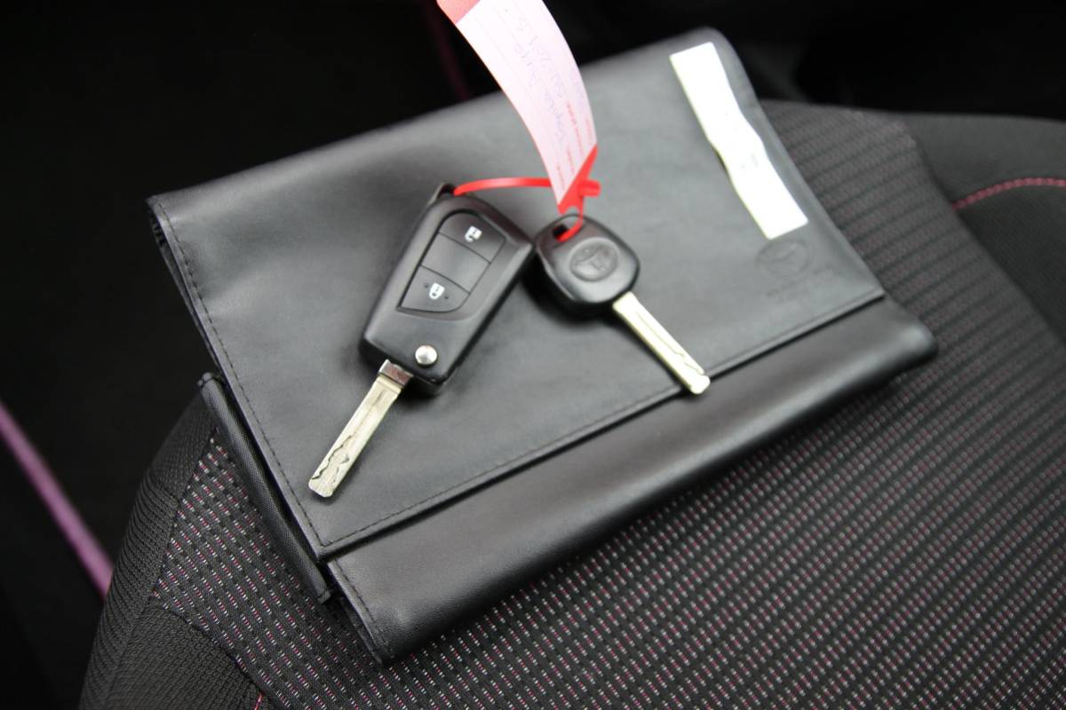 Toyota Aygo Toyota Aygo 1.0 VVT-i 73pk x-clusiv UNIEK! | NL-auto | Unieke kleur! | Luxe! | Airco | Cruise control | Multimedia | Elek. ramen | Metallic lak |