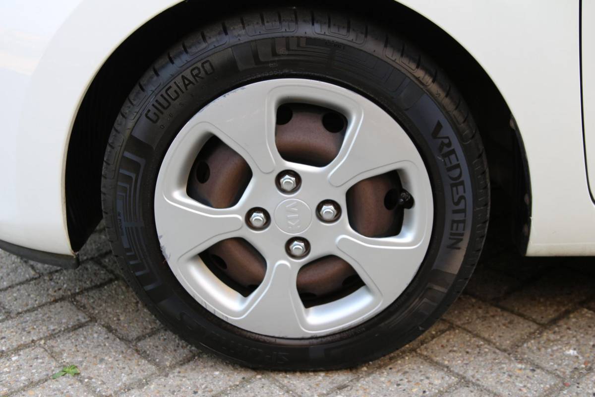 Kia Picanto Kia Picanto 1.0 CVVT 66pk ComfortLine | NL-auto | 5 deuren | Airco | Centr. deurvergr. | Elek. ramen |