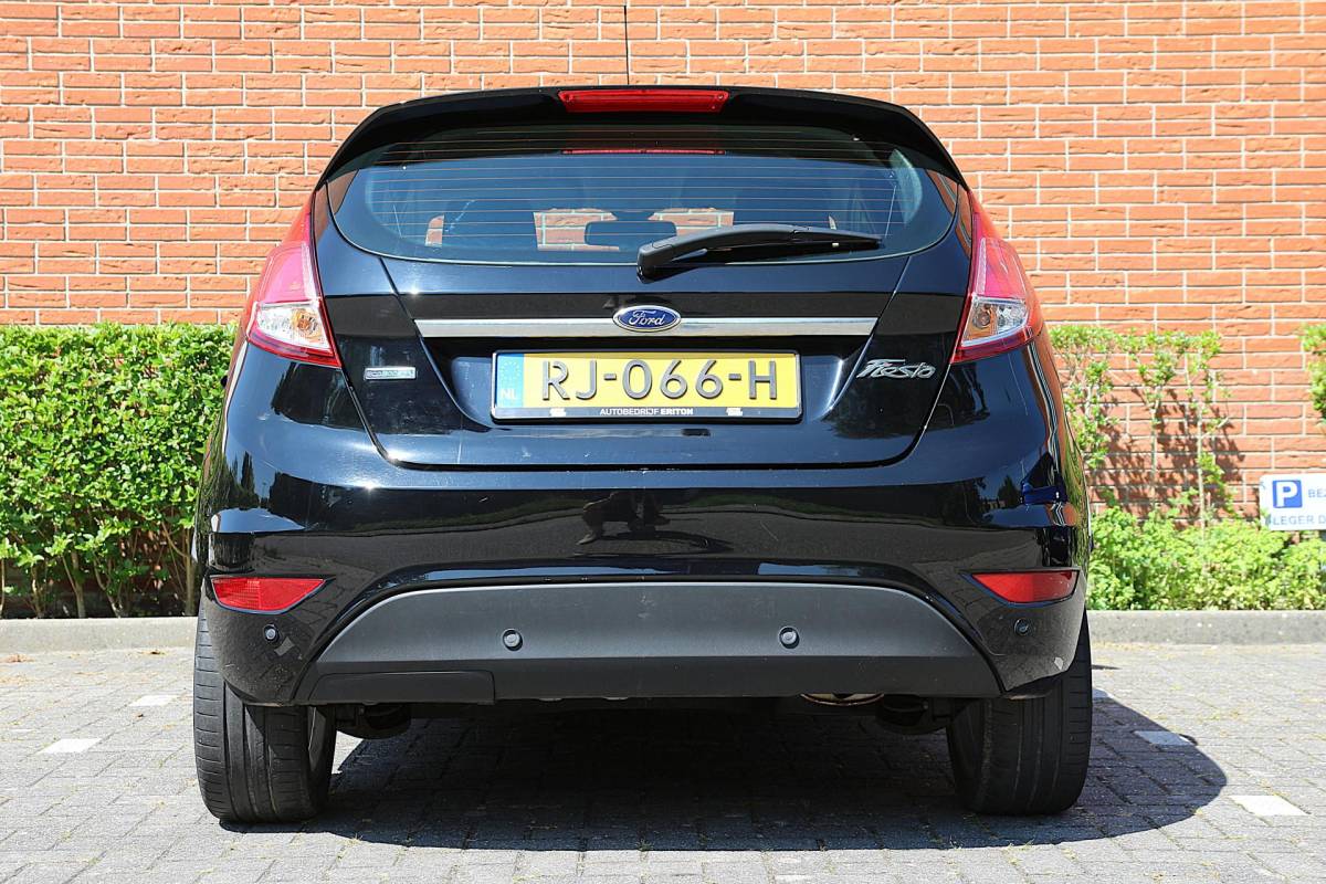 Ford Fiesta Ford Fiesta 1.0 EcoBoost 100pk Titanium | NL-auto | 5 deuren | Cruise control | Climate control | Centr. deurvergr. | Elek. ramen | Lichtm. velgen | Navigatie |