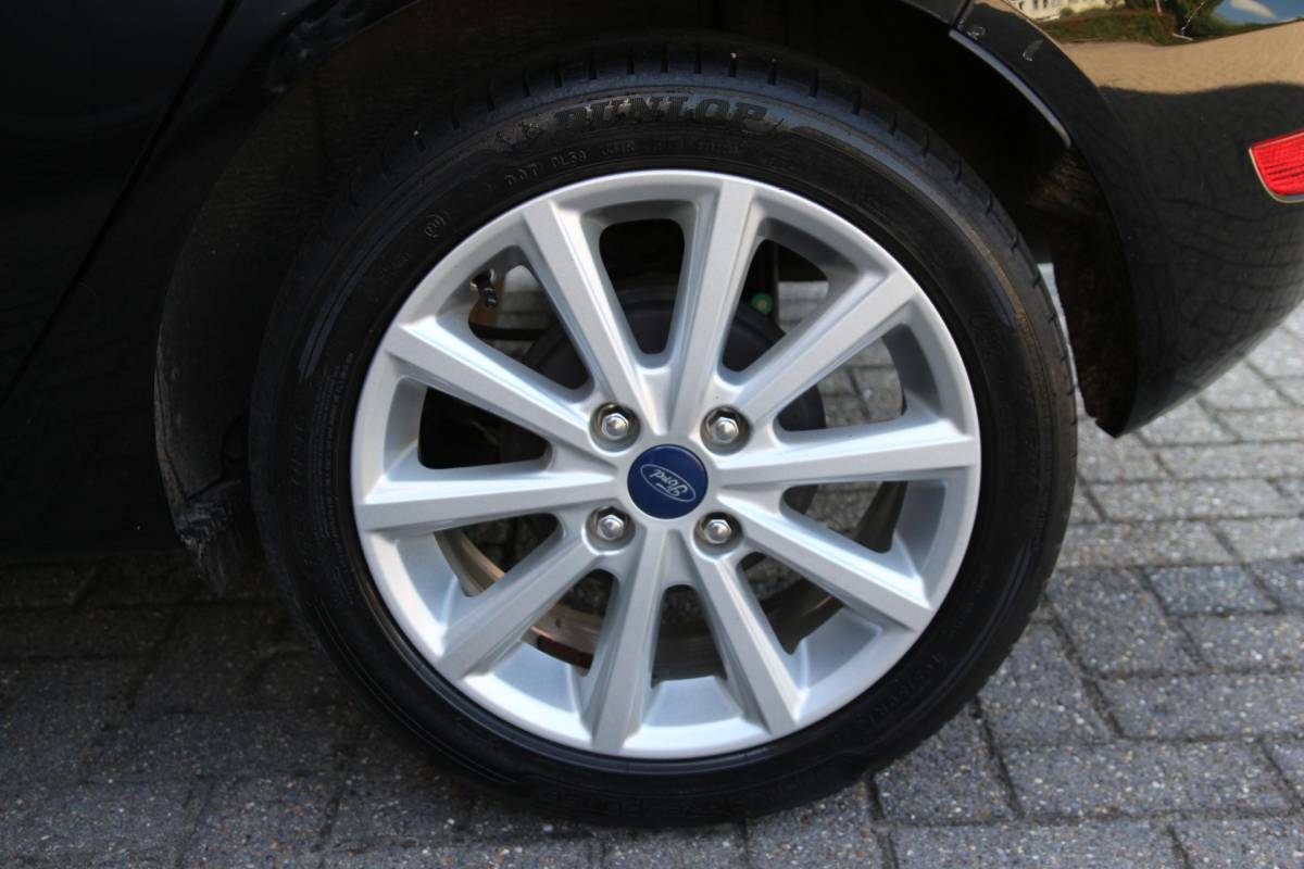 Ford Fiesta Ford Fiesta 1.0 EcoBoost 100pk Titanium | NL-auto | 5 deuren | Cruise control | Climate control | Centr. deurvergr. | Elek. ramen | Lichtm. velgen | Navigatie |