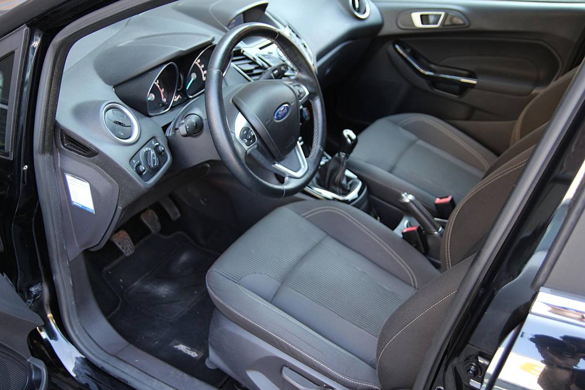 Ford Fiesta Ford Fiesta 1.0 EcoBoost 100pk Titanium | NL-auto | 5 deuren | Cruise control | Climate control | Centr. deurvergr. | Elek. ramen | Lichtm. velgen | Navigatie |