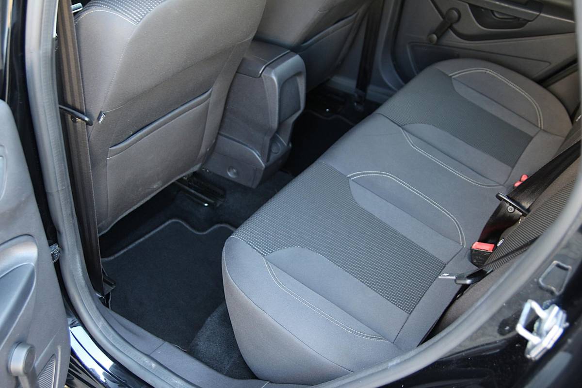 Ford Fiesta Ford Fiesta 1.0 EcoBoost 100pk Titanium | NL-auto | 5 deuren | Cruise control | Climate control | Centr. deurvergr. | Elek. ramen | Lichtm. velgen | Navigatie |