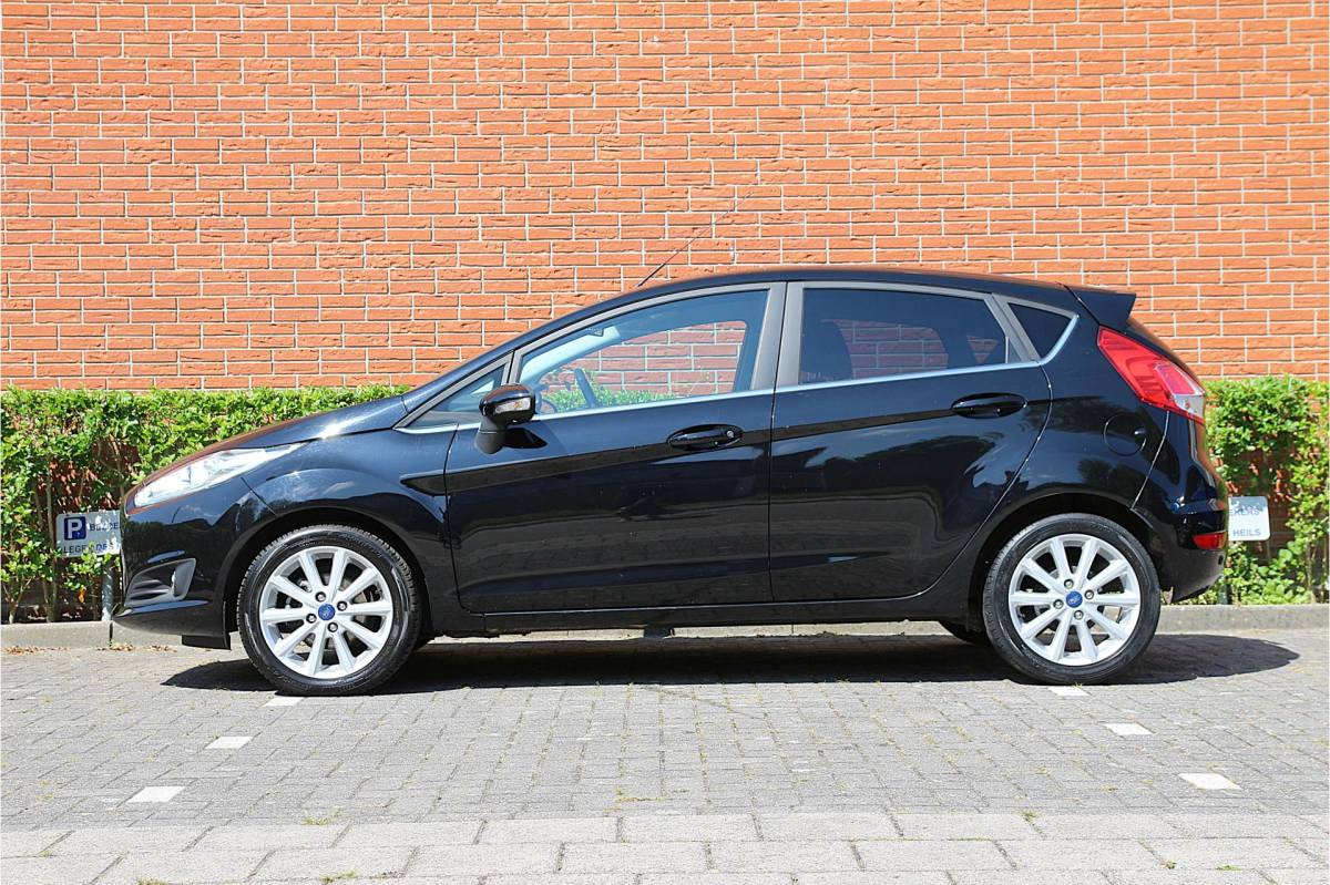 Ford Fiesta Ford Fiesta 1.0 EcoBoost 100pk Titanium | NL-auto | 5 deuren | Cruise control | Climate control | Centr. deurvergr. | Elek. ramen | Lichtm. velgen | Navigatie |