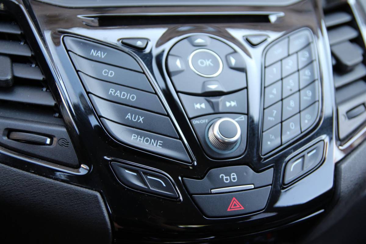Ford Fiesta Ford Fiesta 1.0 EcoBoost 100pk Titanium | NL-auto | 5 deuren | Cruise control | Climate control | Centr. deurvergr. | Elek. ramen | Lichtm. velgen | Navigatie |