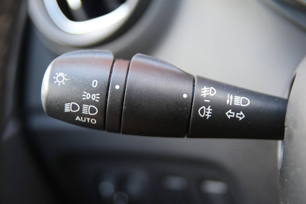 Renault Captur Renault Captur 0.9 90pk TCe Intens UNIEKE KM.STAND! | Luxe! | Unieke km.stand | Navigatie | Cruise control | Climate control | LED | Centr. deurvergr. | Lichtm. velgen | Parkeersensoren | Metallic lak |