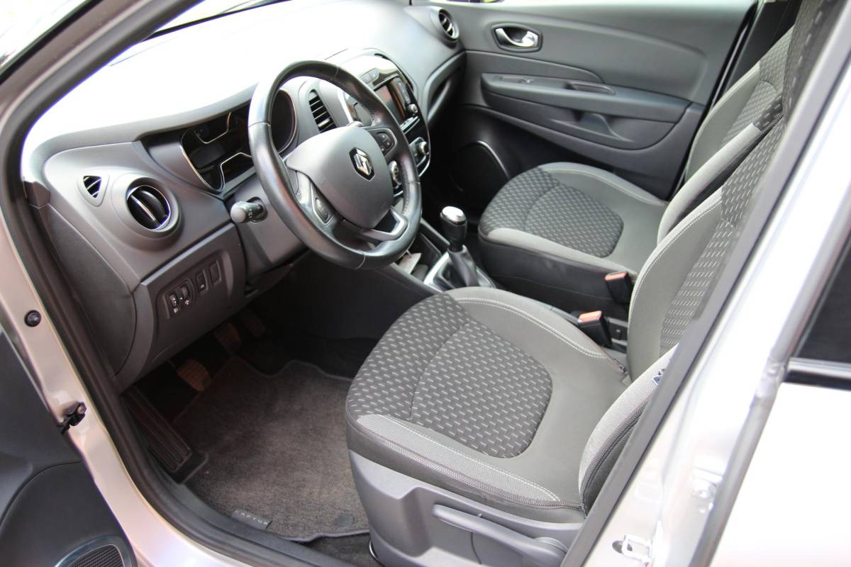 Renault Captur Renault Captur 0.9 90pk TCe Intens UNIEKE KM.STAND! | Luxe! | Unieke km.stand | Navigatie | Cruise control | Climate control | LED | Centr. deurvergr. | Lichtm. velgen | Parkeersensoren | Metallic lak |