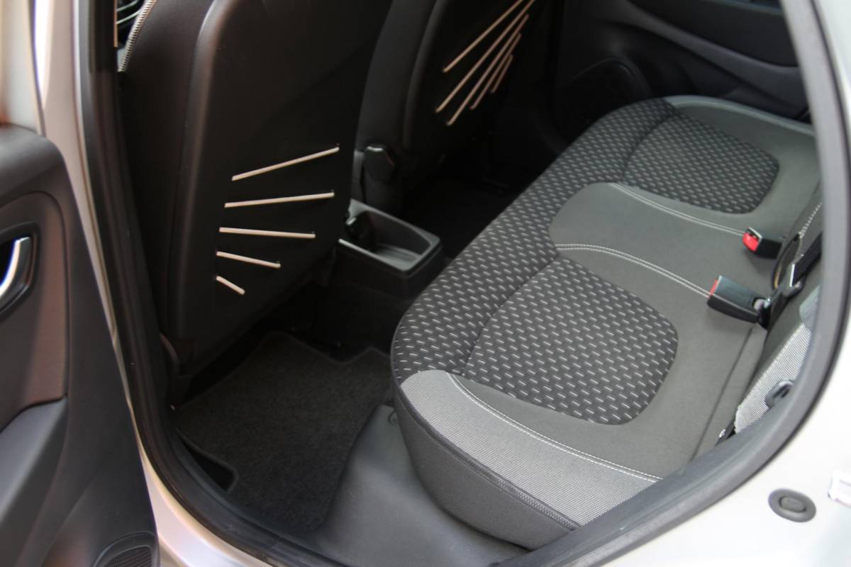 Renault Captur Renault Captur 0.9 90pk TCe Intens UNIEKE KM.STAND! | Luxe! | Unieke km.stand | Navigatie | Cruise control | Climate control | LED | Centr. deurvergr. | Lichtm. velgen | Parkeersensoren | Metallic lak |