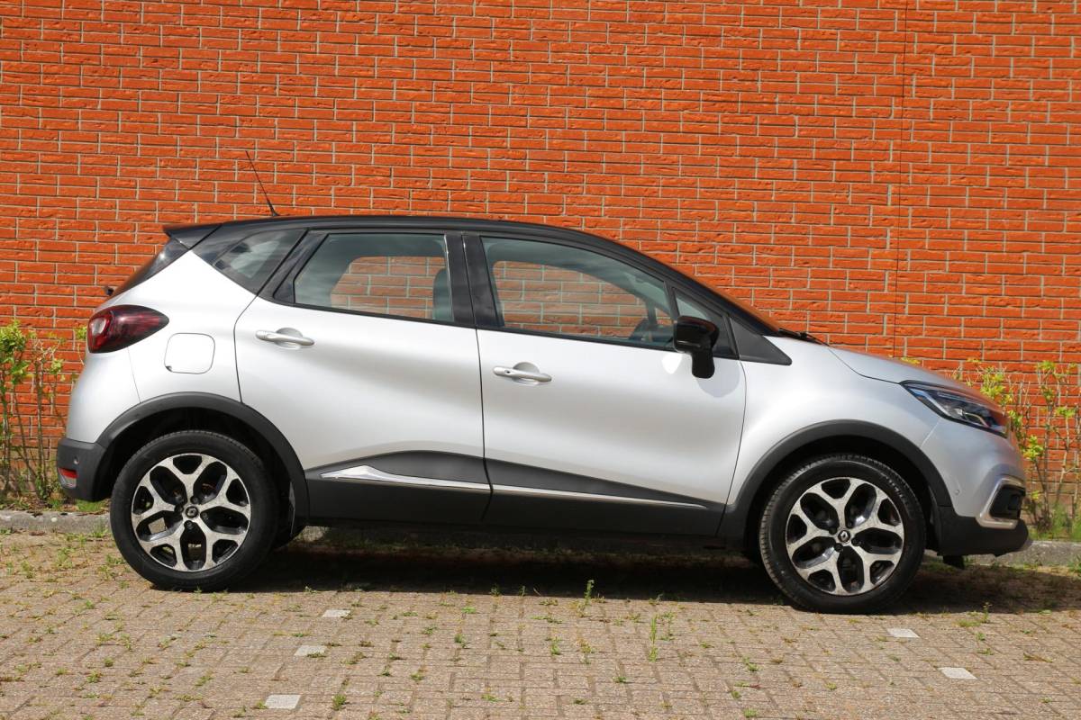 Renault Captur Renault Captur 0.9 90pk TCe Intens UNIEKE KM.STAND! | Luxe! | Unieke km.stand | Navigatie | Cruise control | Climate control | LED | Centr. deurvergr. | Lichtm. velgen | Parkeersensoren | Metallic lak |