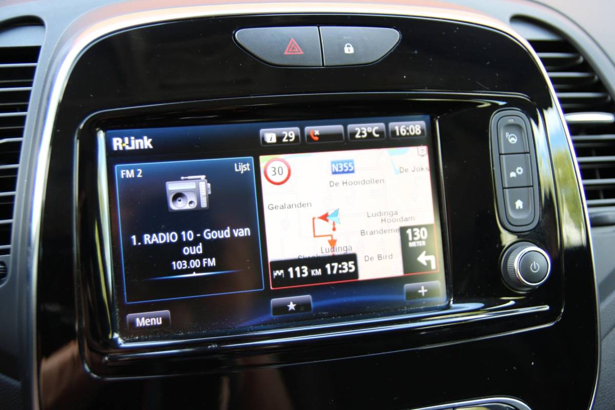 Renault Captur Renault Captur 0.9 90pk TCe Intens UNIEKE KM.STAND! | Luxe! | Unieke km.stand | Navigatie | Cruise control | Climate control | LED | Centr. deurvergr. | Lichtm. velgen | Parkeersensoren | Metallic lak |