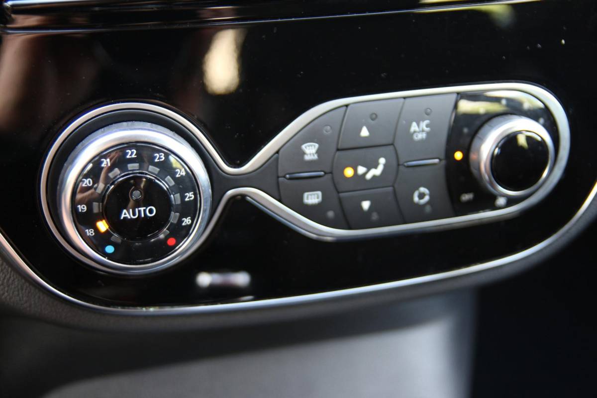 Renault Captur Renault Captur 0.9 90pk TCe Intens UNIEKE KM.STAND! | Luxe! | Unieke km.stand | Navigatie | Cruise control | Climate control | LED | Centr. deurvergr. | Lichtm. velgen | Parkeersensoren | Metallic lak |