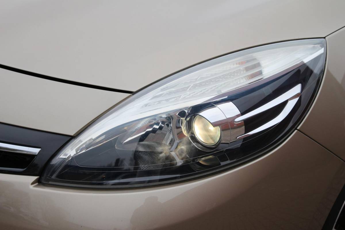 Renault Scénic Renault Scénic 1.2 TCe 131pk Bose | NL-auto | 5 deuren | Climate control | Cruise control | Navigatie | Parkeersensoren | Elektrische ramen | Half lederen bekleding |