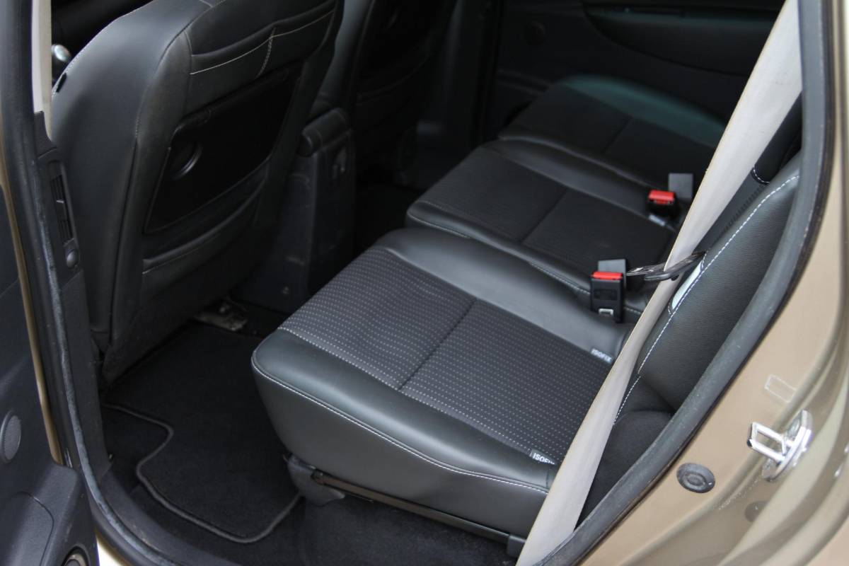 Renault Scénic Renault Scénic 1.2 TCe 131pk Bose | NL-auto | 5 deuren | Climate control | Cruise control | Navigatie | Parkeersensoren | Elektrische ramen | Half lederen bekleding |