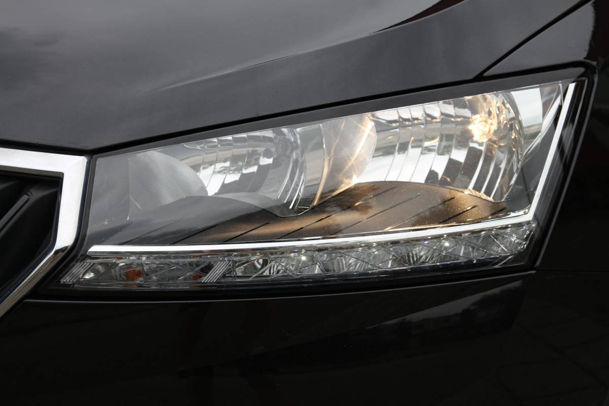 Škoda Fabia ŠKODA Fabia Combi 1.0 TSI 96pk Clever | NL-auto | Navigatie | Cruise control | Climate control | Elek. ramen | Centr. deurvergr. | Lichtmetalen velgen | Parkeersensoren | Stoelverwarming |