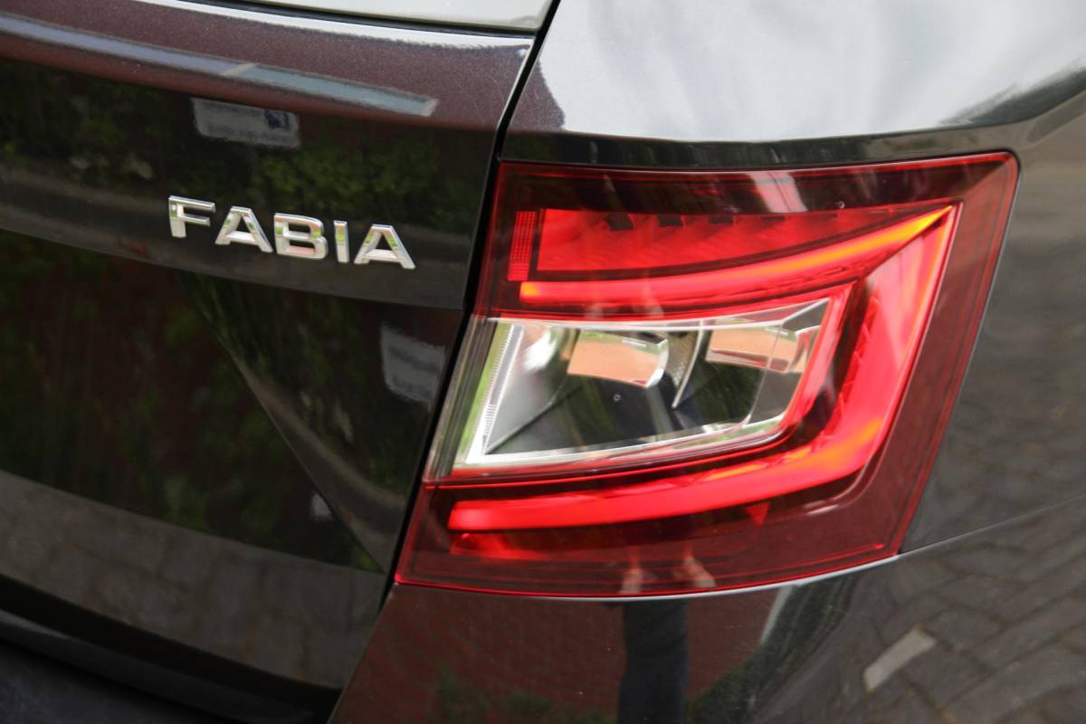 Škoda Fabia ŠKODA Fabia Combi 1.0 TSI 96pk Clever | NL-auto | Navigatie | Cruise control | Climate control | Elek. ramen | Centr. deurvergr. | Lichtmetalen velgen | Parkeersensoren | Stoelverwarming |