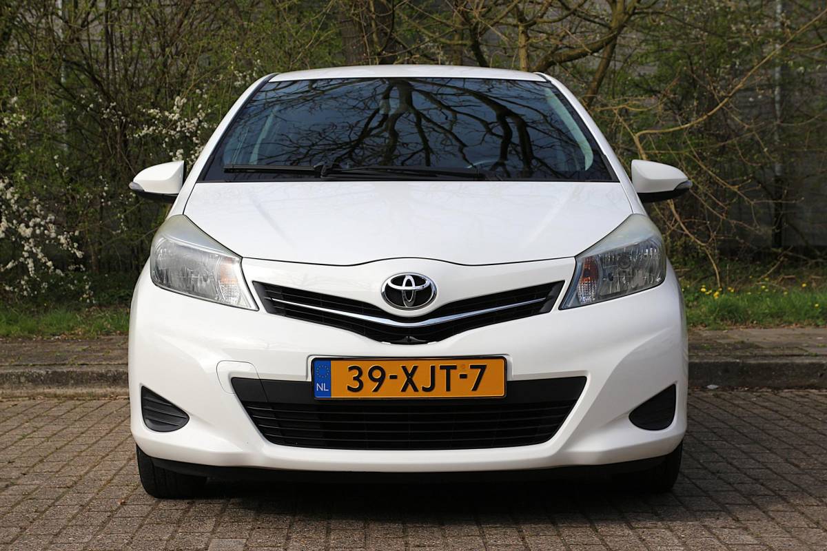 Toyota Yaris Toyota Yaris 1.0 VVT-i 70pk Aspiration | NL-auto | Facelift model! | 5 deuren | Camera | Climate control | Bluetooth | Centr. deurvergr. | Elek. ramen |