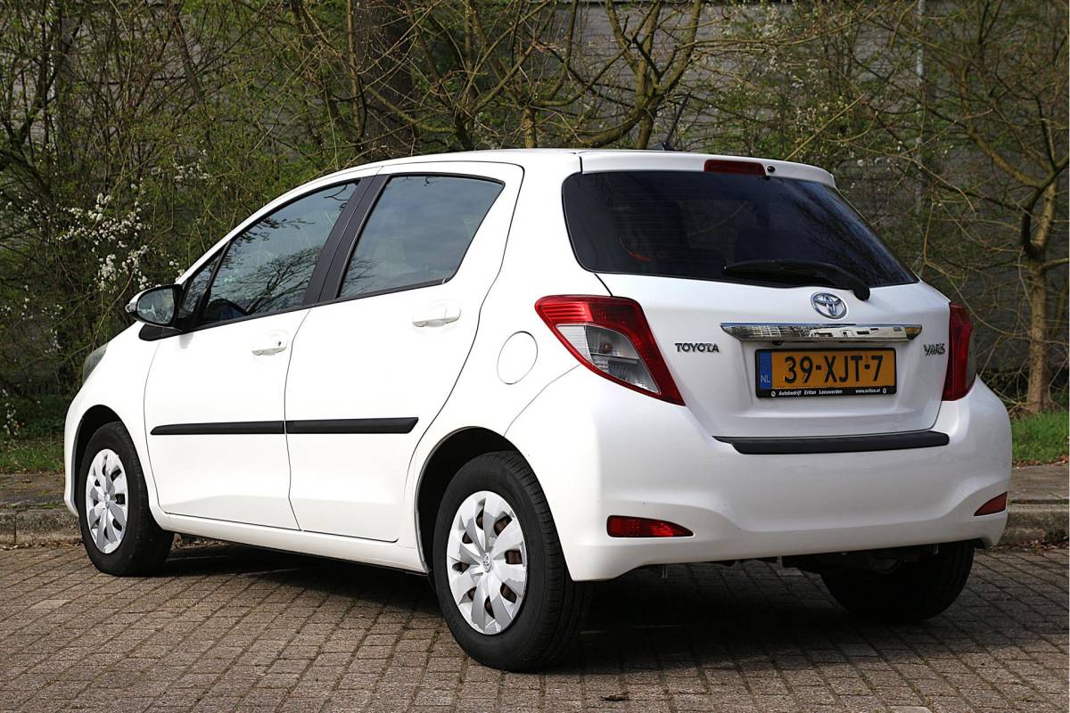 Toyota Yaris Toyota Yaris 1.0 VVT-i 70pk Aspiration | NL-auto | Facelift model! | 5 deuren | Camera | Climate control | Bluetooth | Centr. deurvergr. | Elek. ramen |