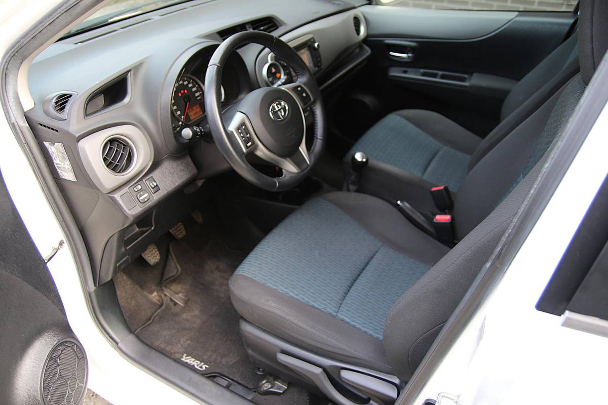 Toyota Yaris Toyota Yaris 1.0 VVT-i 70pk Aspiration | NL-auto | Facelift model! | 5 deuren | Camera | Climate control | Bluetooth | Centr. deurvergr. | Elek. ramen |