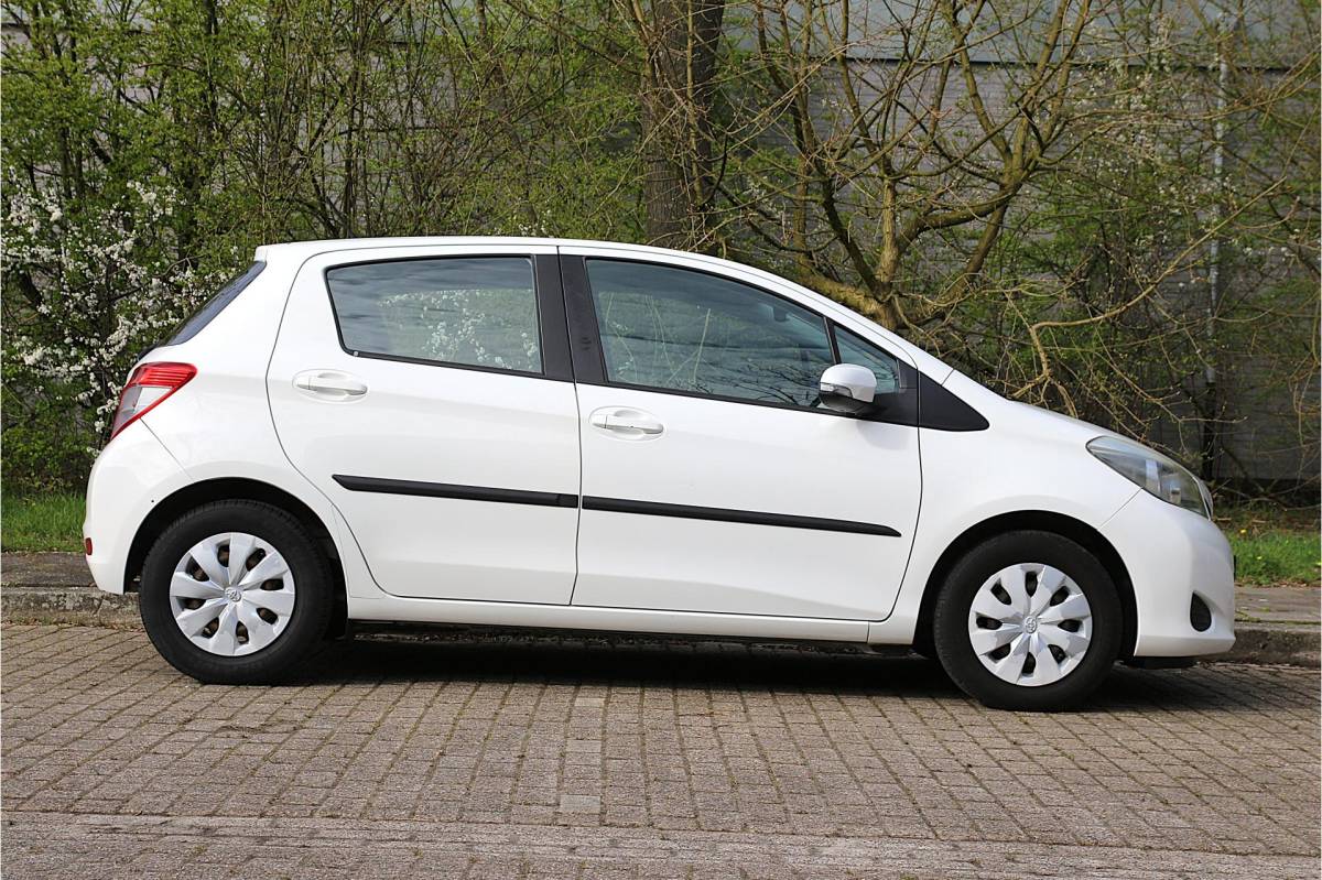 Toyota Yaris Toyota Yaris 1.0 VVT-i 70pk Aspiration | NL-auto | Facelift model! | 5 deuren | Camera | Climate control | Bluetooth | Centr. deurvergr. | Elek. ramen |
