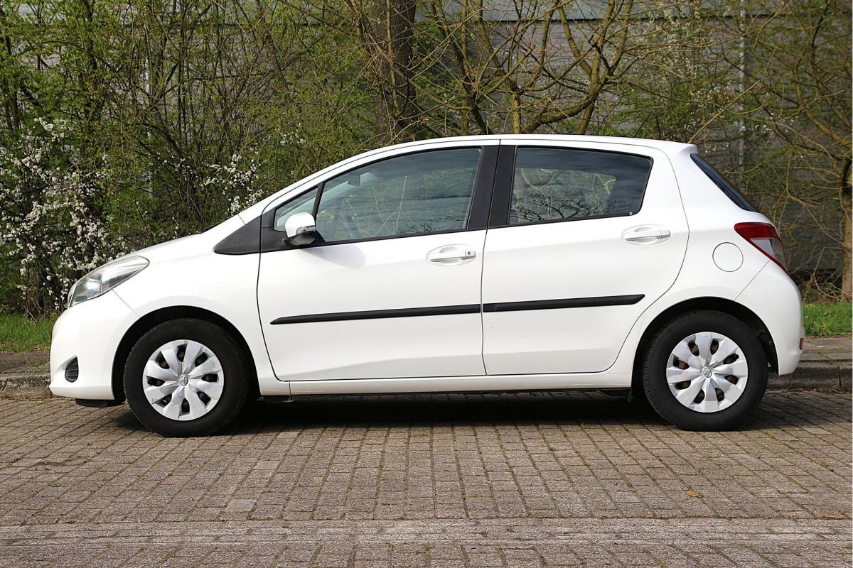 Toyota Yaris Toyota Yaris 1.0 VVT-i 70pk Aspiration | NL-auto | Facelift model! | 5 deuren | Camera | Climate control | Bluetooth | Centr. deurvergr. | Elek. ramen |