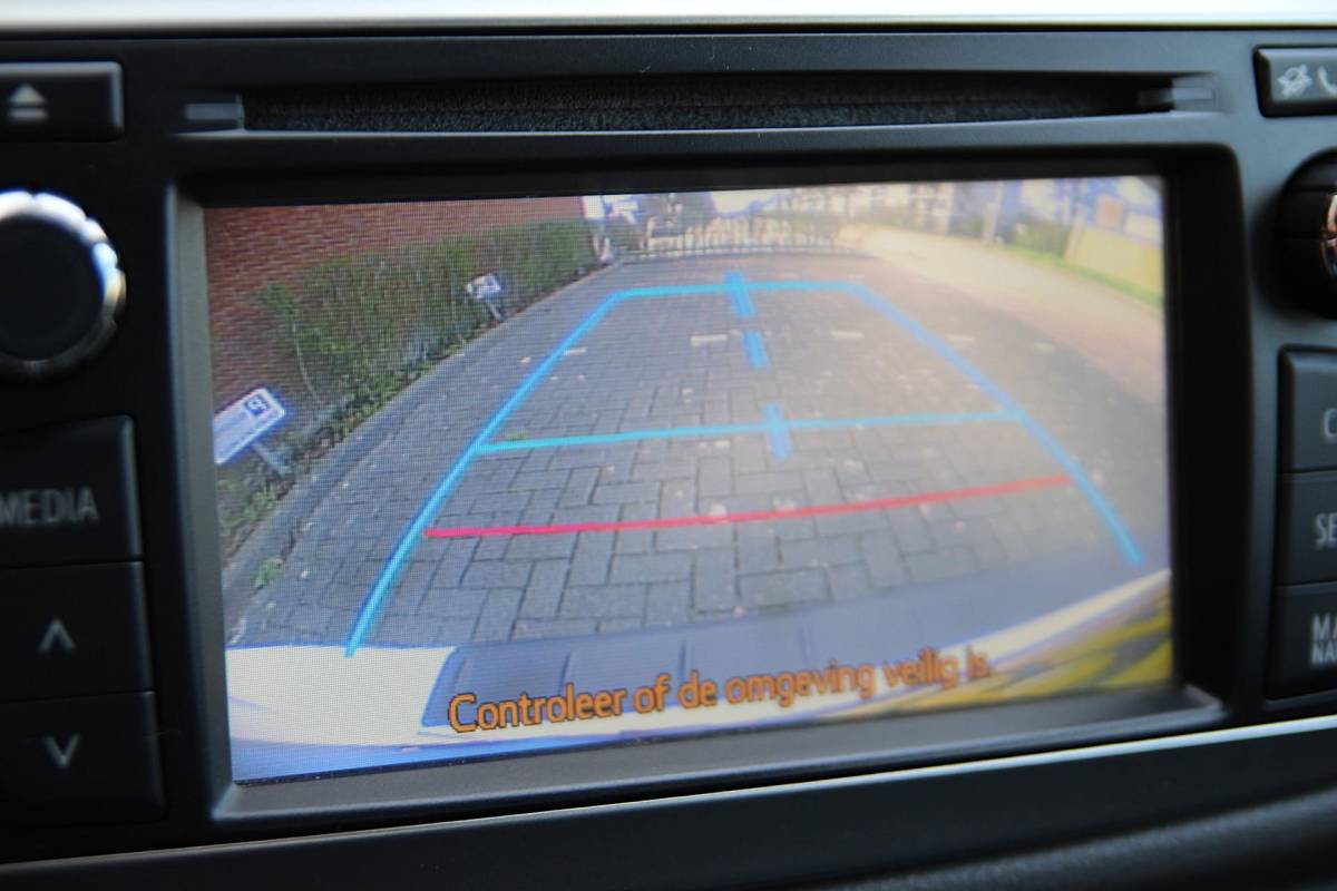 Toyota Yaris Toyota Yaris 1.0 VVT-i 70pk Aspiration | NL-auto | Facelift model! | 5 deuren | Camera | Climate control | Bluetooth | Centr. deurvergr. | Elek. ramen |