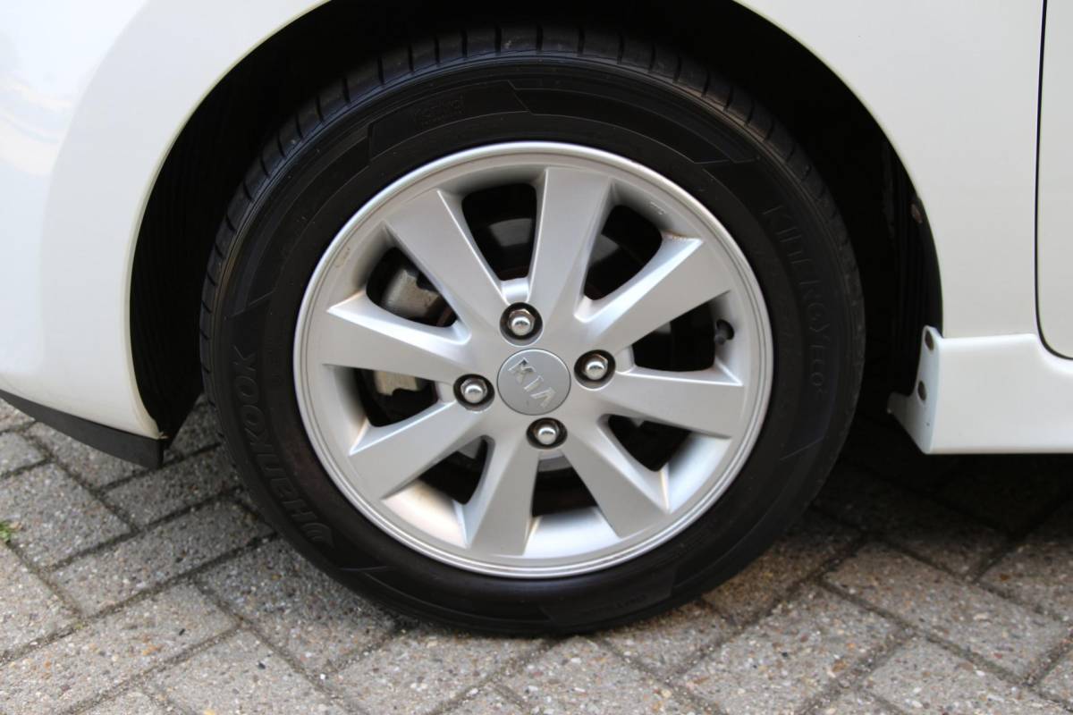 Kia Picanto Kia Picanto 1.0 CVVT ISG 69pk Plus Pack | NL-auto | 5 deuren | Airco | Centr. deurvegr. | Elek. ramen | Lichtmetalen velgen | Stuurbekrachtiging |