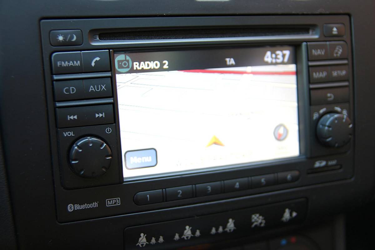 Nissan QASHQAI Nissan Qashqai 2.0 141pk Connect Edition AUT. | NL-auto | Navigatie | Cruise control | Climate control | Elek. ramen | Panorama dak | Lichtm. velgen | Trekhaak |