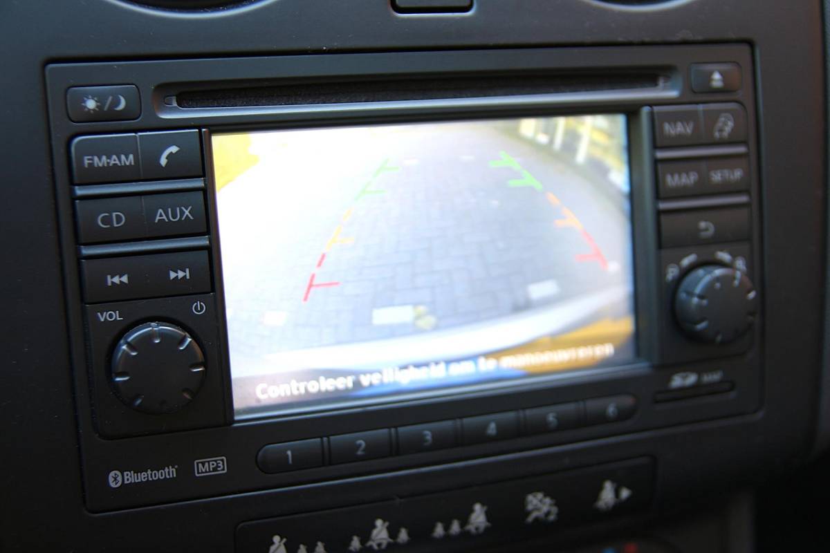 Nissan QASHQAI Nissan Qashqai 2.0 141pk Connect Edition AUT. | NL-auto | Navigatie | Cruise control | Climate control | Elek. ramen | Panorama dak | Lichtm. velgen | Trekhaak |